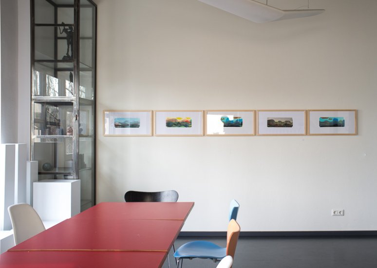 Installationsansichten Ausstellung Otto Sander Tischbein