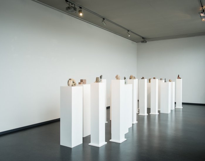 Peter Lewandowski – Skulptur und Collage, Installationsaufnahmen der Ausstellung.