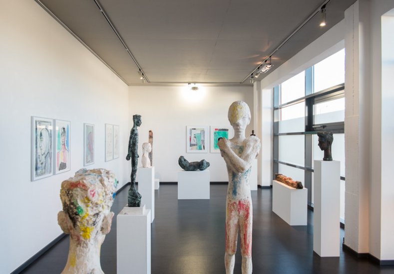 Installation der Ausstellung »Wilfried Schröder – FIGUR«