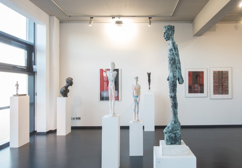 Installation der Ausstellung »Wilfried Schröder – FIGUR«